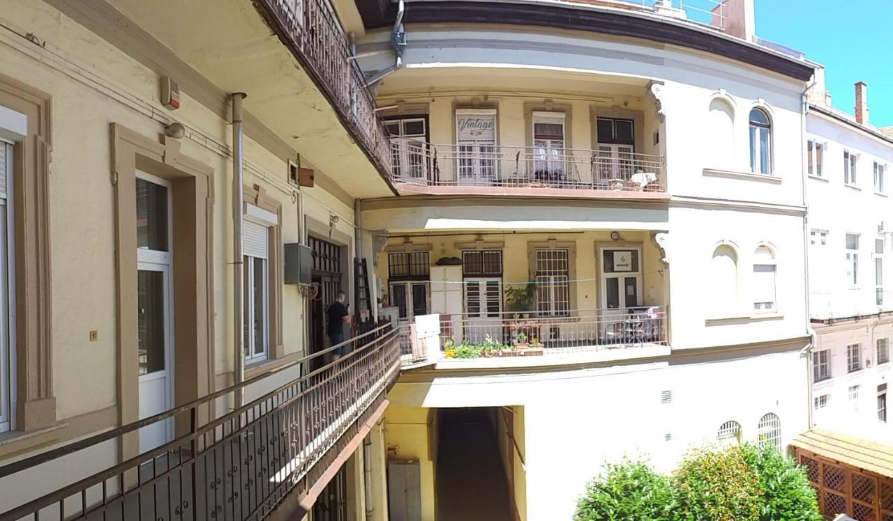 Belvarosi Vintage Apartman A Setaloutcan Miskolc Eksteriør billede