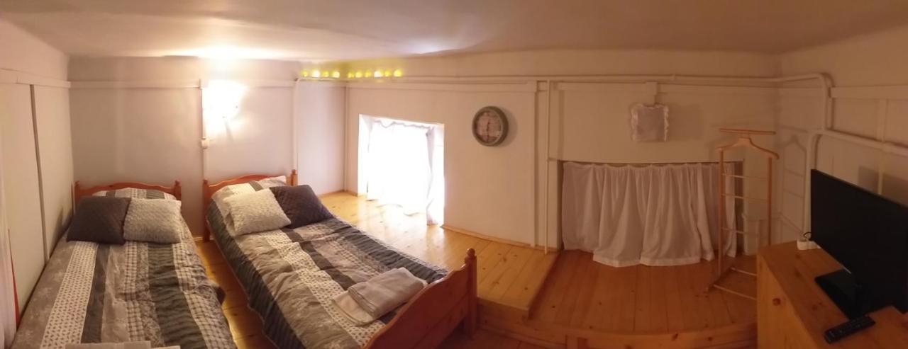 Belvarosi Vintage Apartman A Setaloutcan Miskolc Eksteriør billede